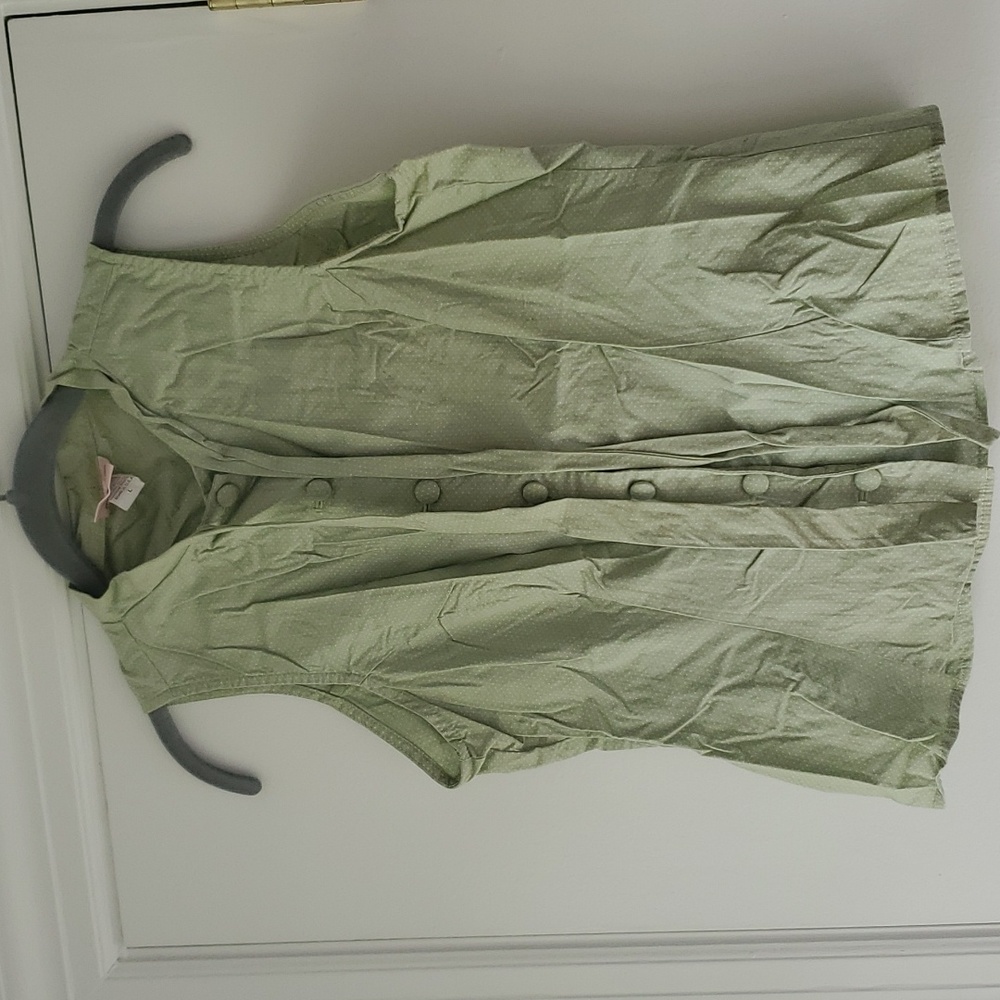 Heart of Haute Green Button Down Size L